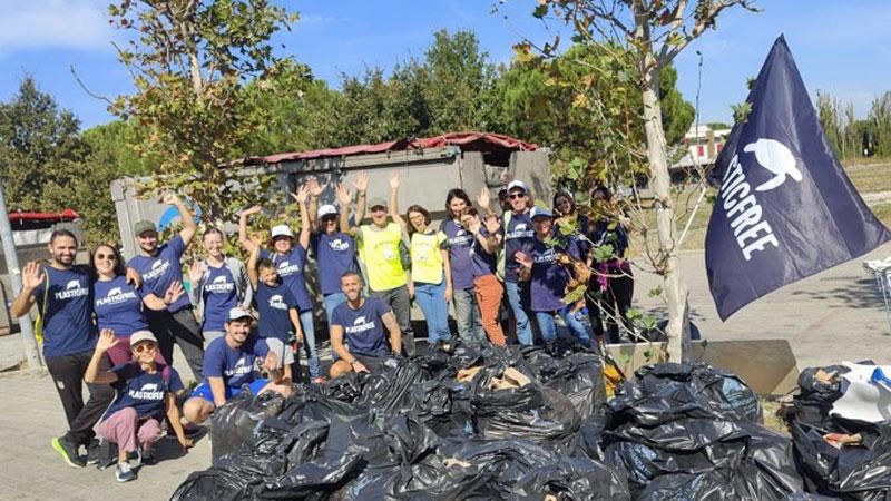 Empoli, i 40 volontari di Plastic Free hanno raccolto 500 chili di rifiuti