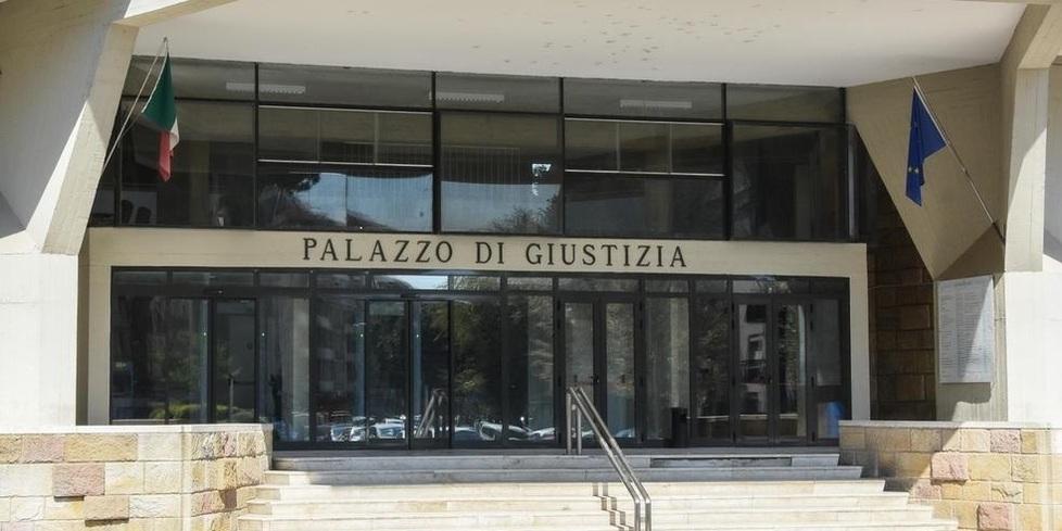 «Via la denuncia o do fuoco a tutto». Condannato imprenditore agricolo. Le pecore, i dispetti e le minacce