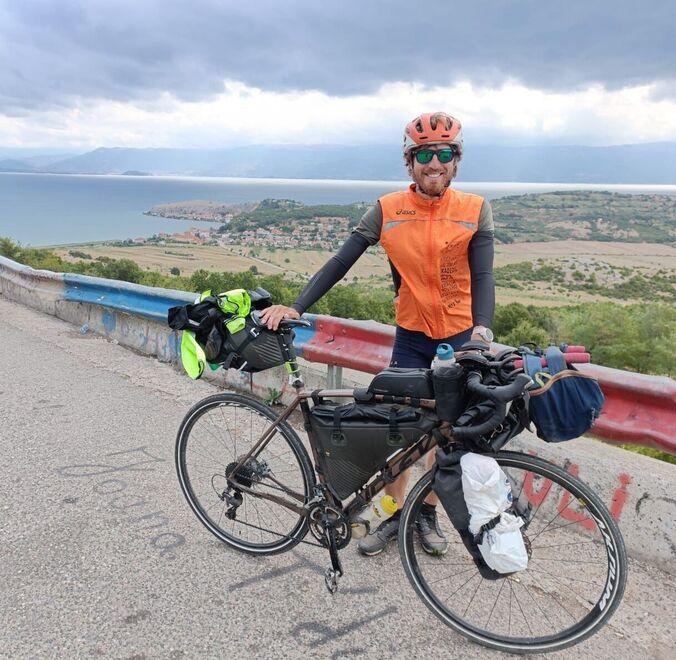 Pieve a Nievole, l’avventura di Mauro in bici per l’Europa: «Viaggiare con poco un’emozione unica»