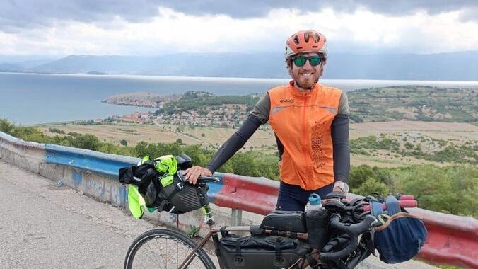Pieve a Nievole, l’avventura di Mauro in bici per l’Europa: «Viaggiare con poco un’emozione unica»