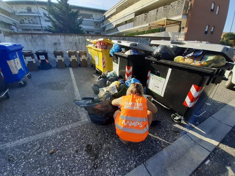 Livorno, non differenziavano correttamente i rifiuti: multati in sei