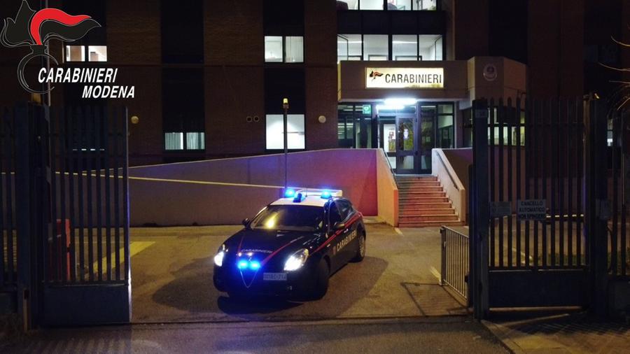 Modena, carabiniere investito da uno spacciatore che tenta di scappare in bicicletta