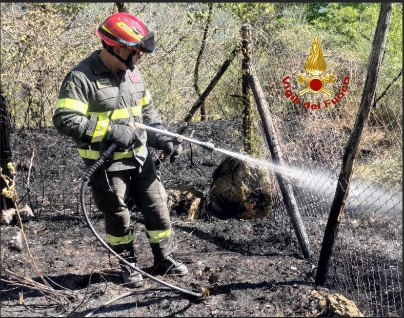 Incendio a Calenzano: case minacciate dalle fiamme