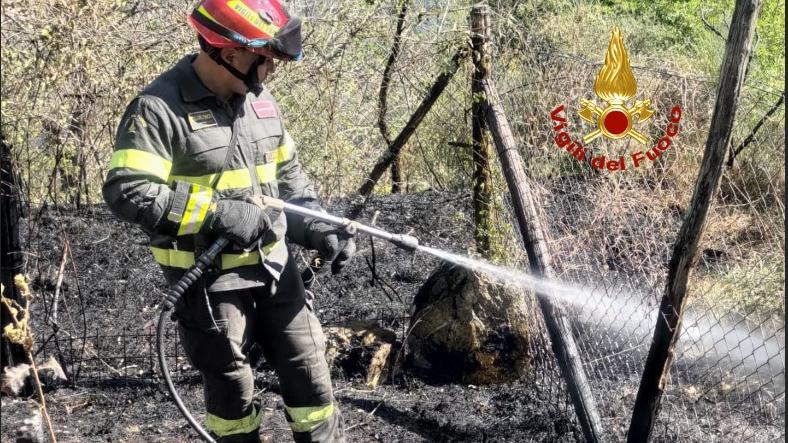 Incendio a Calenzano: case minacciate dalle fiamme