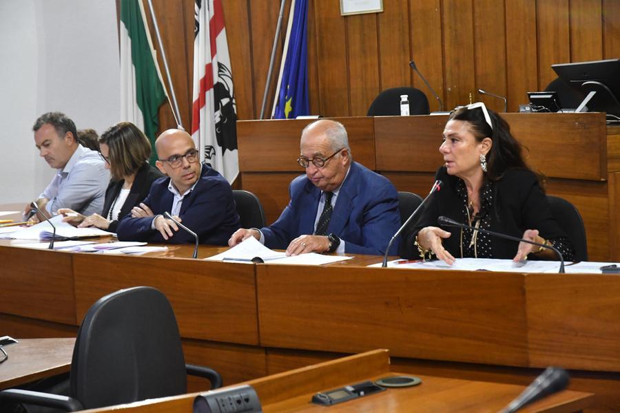 
	Il tavolo dei lavori con al centro il sindaco Massimiliano Sanna e il commissario della Provincia, Massimo Torrente

