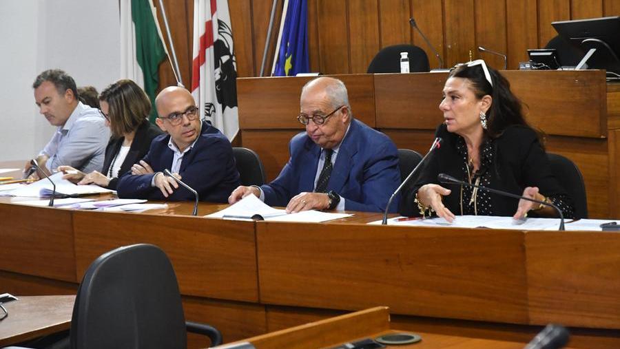 
	Il tavolo dei lavori con al centro il sindaco Massimiliano Sanna e il commissario della Provincia, Massimo Torrente

