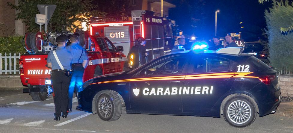 Madre soffocata nel letto, fratello ucciso a coltellate 