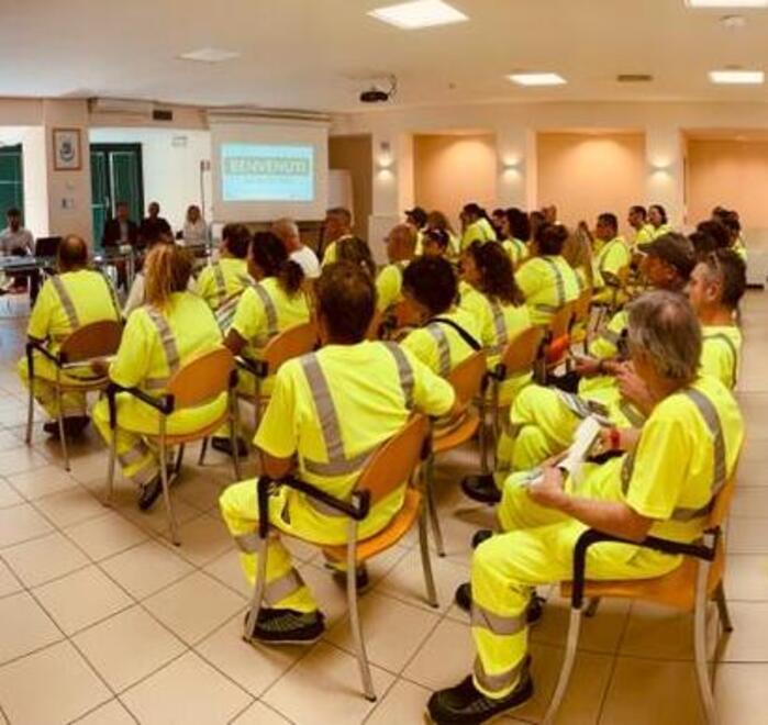 Livorno, gli spazzini rientrano in Aamps: sono quasi tutti operatori ex Avr<br>
