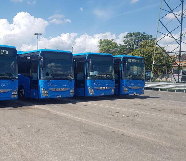 L’obliteratore del bus è guasto e il pensionato si prende la multa: il caso a Lucca