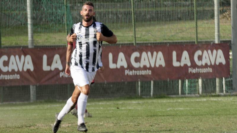 Viareggio, l’attaccante che va a segno ogni volta che gioca a Pietrasanta<br>
