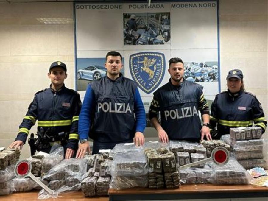 Modena, maxi sequestro di 164 chili di hashish: dopo il marito, condannata la moglie