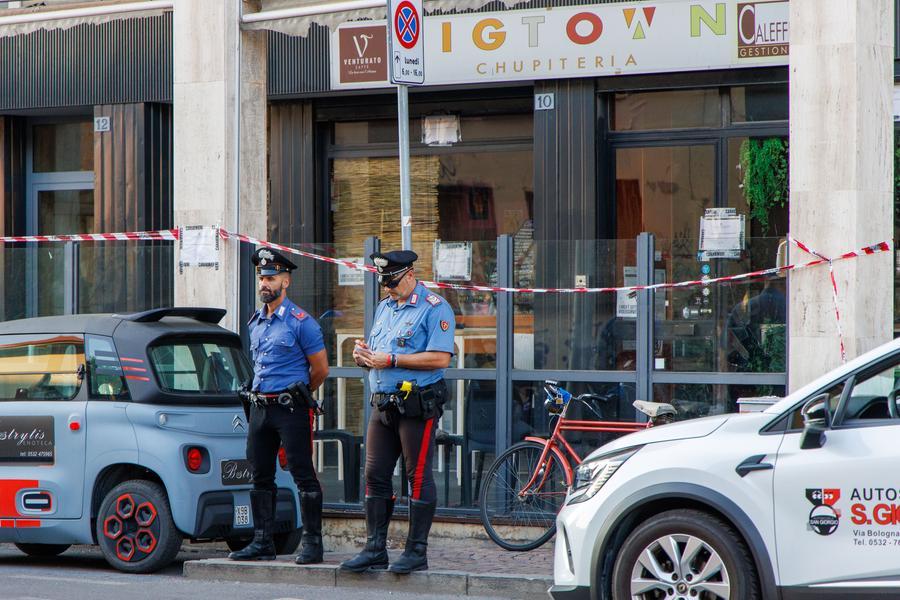 Ferrara, assalto al Big Town: distrutta una vetrata del locale