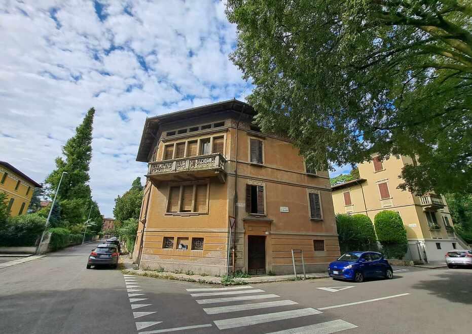 Via Malmusi, villa ancora occupata: trovati due giovani spacciatori 