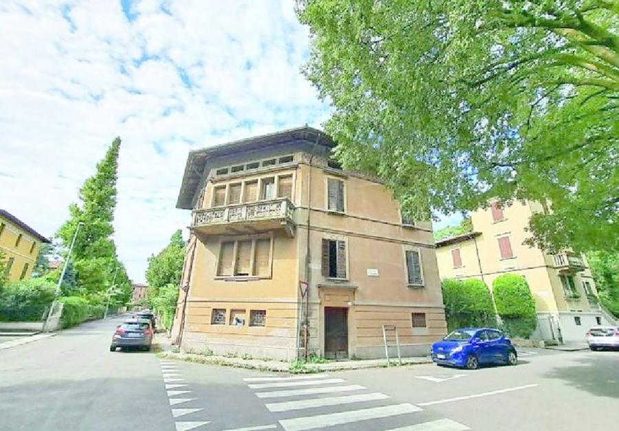 Via Malmusi, villa ancora occupata: trovati due giovani spacciatori