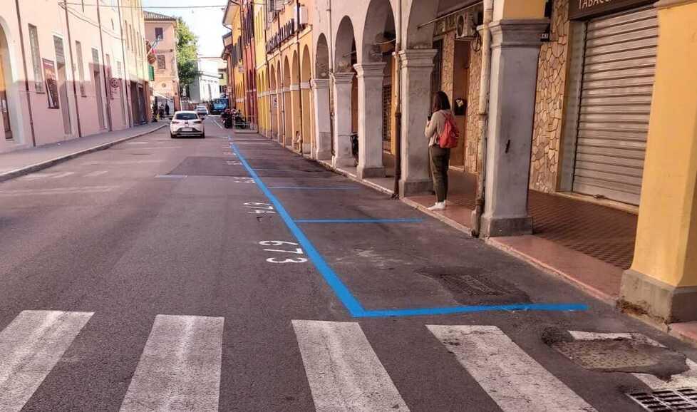 Cento in vetrina autosospeso: «Il nostro impegno ignorato»