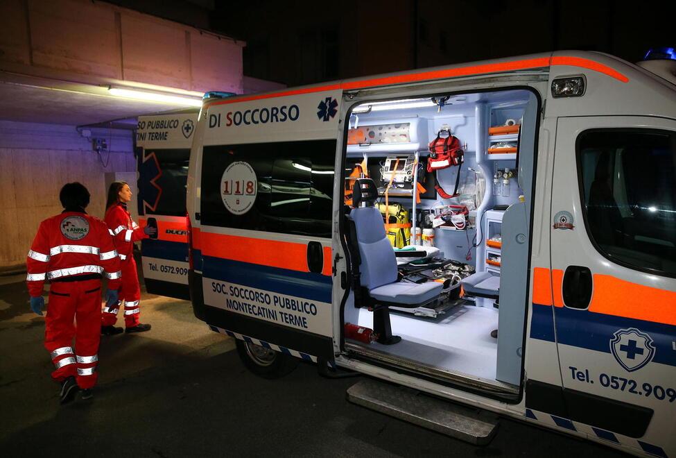 Serravalle, incidente in A11: grave un ragazzo di 19 anni in moto