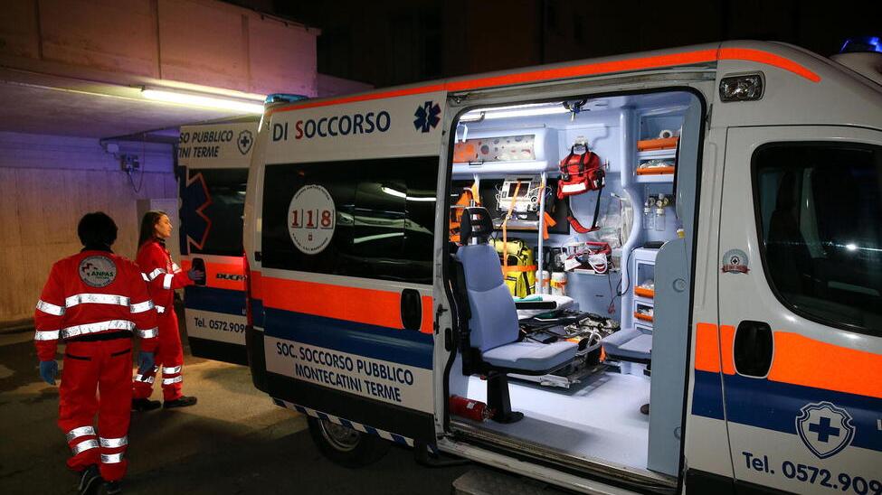 Serravalle, incidente in A11: grave un ragazzo di 19 anni in moto