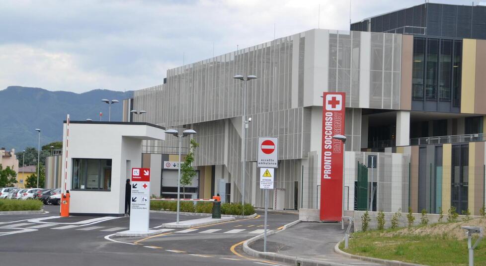 Lucca, tre medici rinviati a giudizio: accusati di “ritardo globale” nella valutazione del paziente