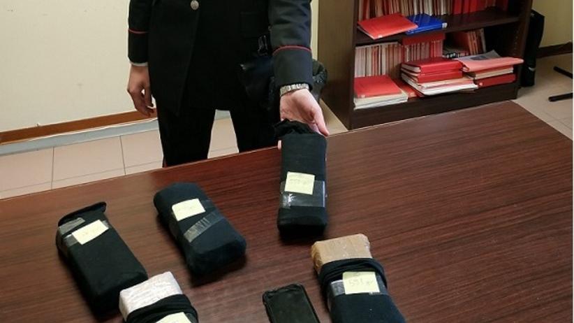 Droga da Livorno alla Sardegna, a Fauglia il centro di stoccaggio: quattro condanne, i nomi