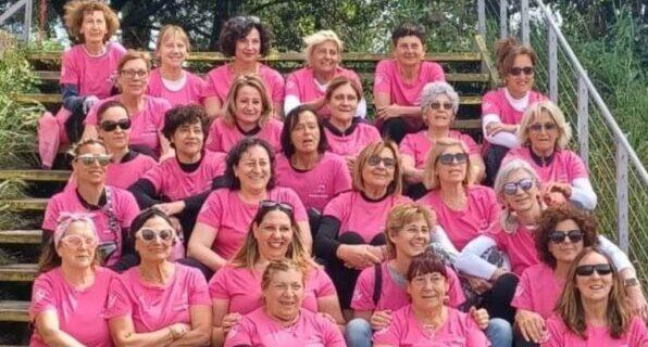 Livorno e la sfida delle “Bimbe in rosa”: «Così sconfiggiamo il tumore a colpi di remi»