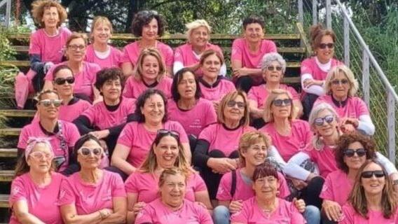 Livorno e la sfida delle “Bimbe in rosa”: «Così sconfiggiamo il tumore a colpi di remi»