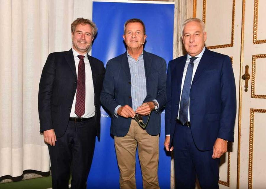 
	Da sinistra Mario Pardini, Rodolfo Pasquini presidente di Confcommercio e Giorgio Del Ghingaro

