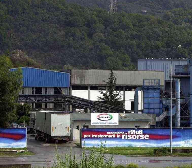 La Finanza al Cermec: le fiamme gialle nell’azienda che tratta i rifiuti di Massa e Carrara