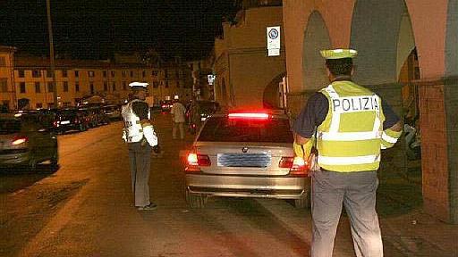 Prato, molesta tre ragazze in piazza Mercatale e viene arrestato