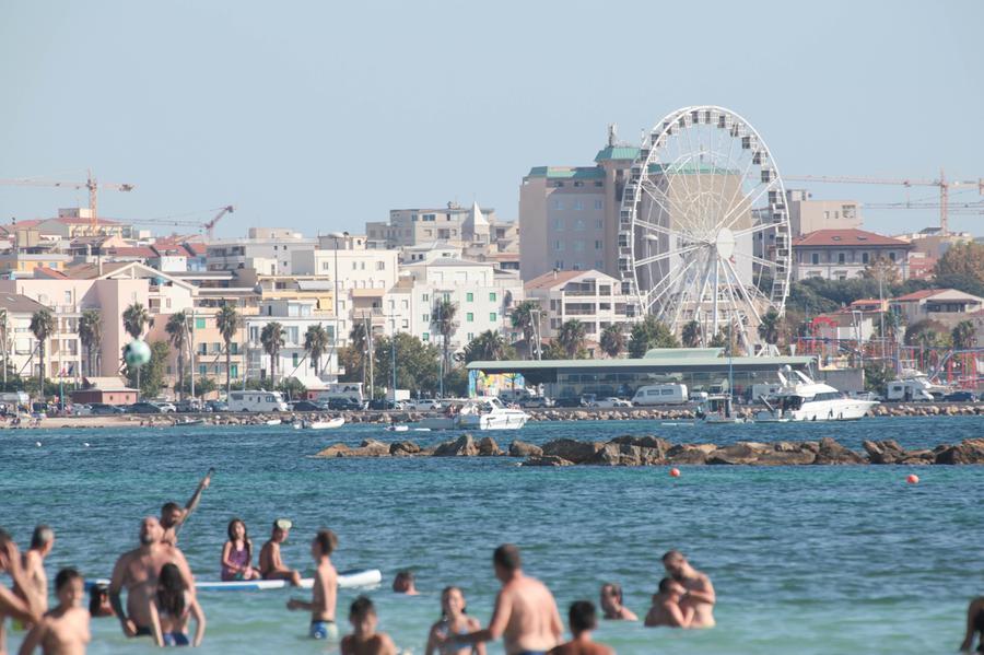 Alghero, l’arrivederci della ruota panoramica: lunedì sarà smontata, tornerà nel 2024