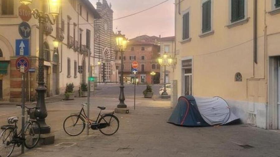 La tenda nel centro storico di Prato 