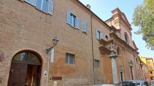 Modena. San Pietro addio: chiude la spezieria e i due monaci presto se ne andranno<br type="_moz" />