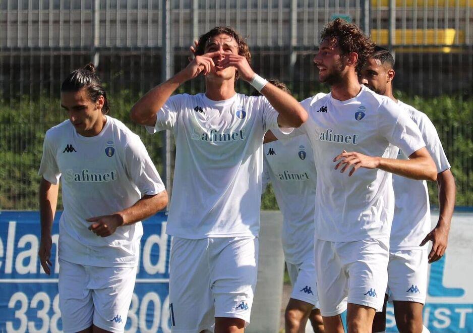 Livorno, dedica il primo gol tra i professionisti all’amico scomparso: «Così “Pippi” è ancora con noi, vi racconto perché»