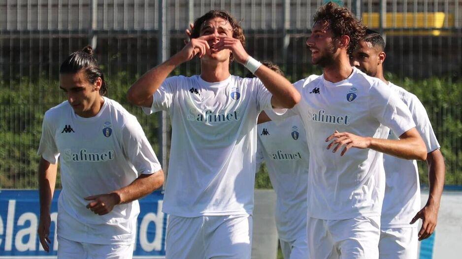 Livorno, dedica il primo gol tra i professionisti all’amico scomparso: «Così “Pippi” è ancora con noi, vi racconto perché»