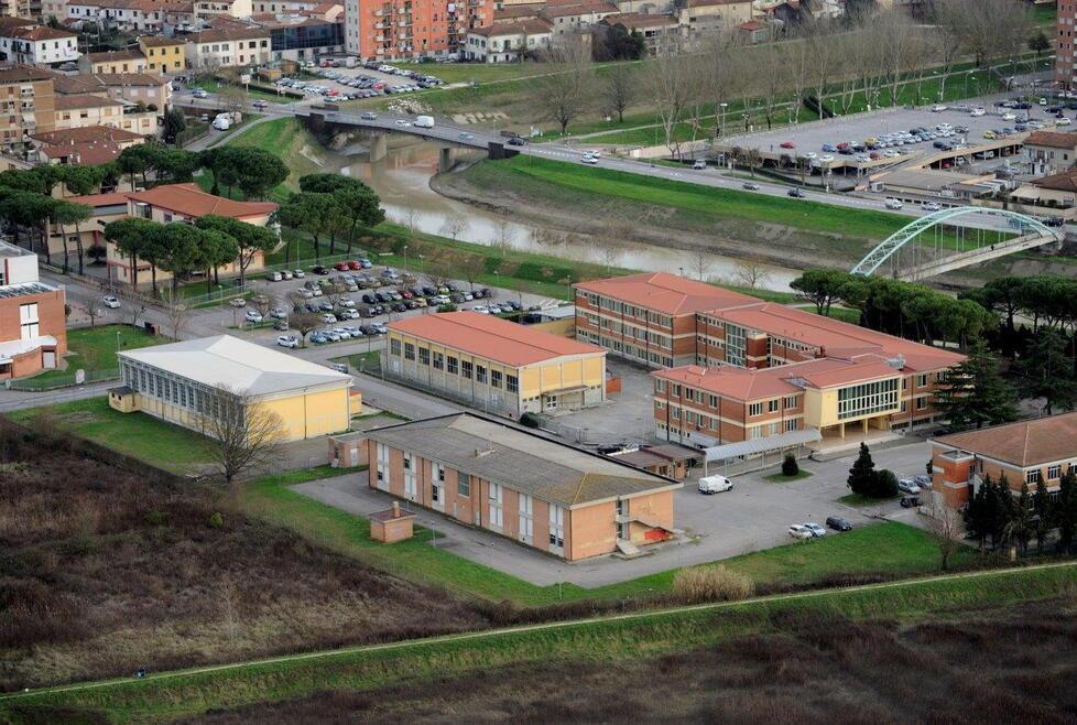 Pontedera, calci e pugni tra studenti al villaggio scolastico: due liti con feriti in poche ore