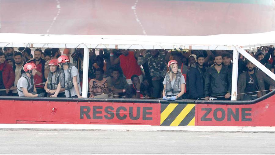Migranti a Carrara, ancora un fermo di 20 giorni per la Open Arms – Video