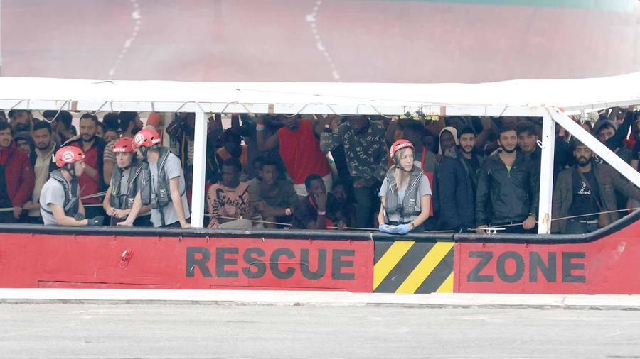 Migranti a Carrara, ancora un fermo di 20 giorni per la Open Arms – Video
