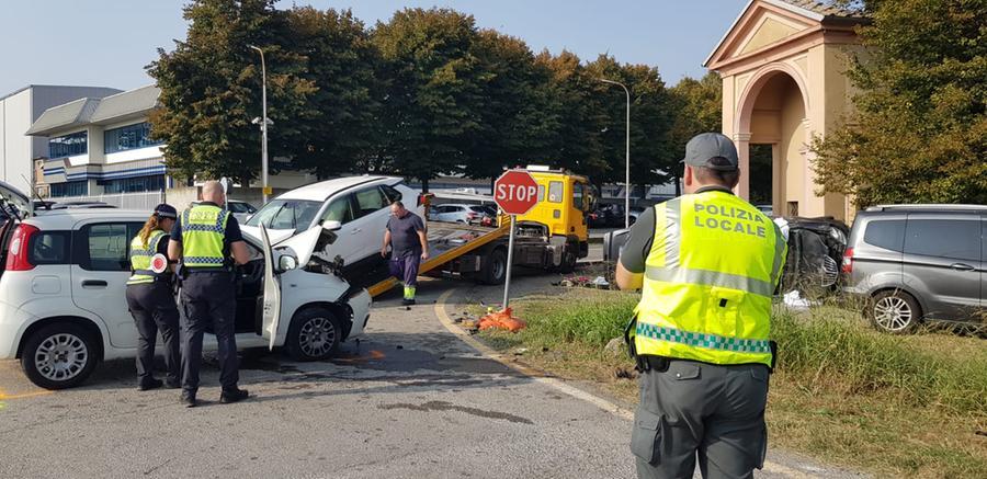 Castelvetro. Carambola tra auto, quattro feriti: grave una donna di 56 anni