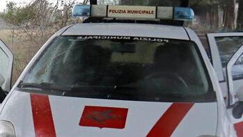 Collesalvetti, con l'auto travolge lo scooter e scappa: trovata, denunciata e sanzionata<br>