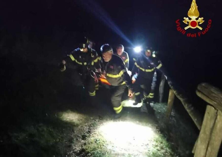
	I soccorsi all'uomo precipitato nella scarpata

