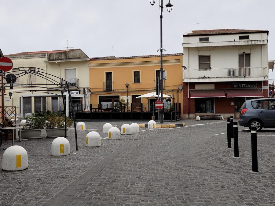 
	Uno scorcio del centro storico di Cabras

