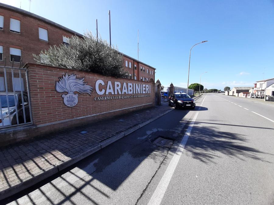 Comacchio. Ottiene i domiciliari e picchia la moglie: in carcere