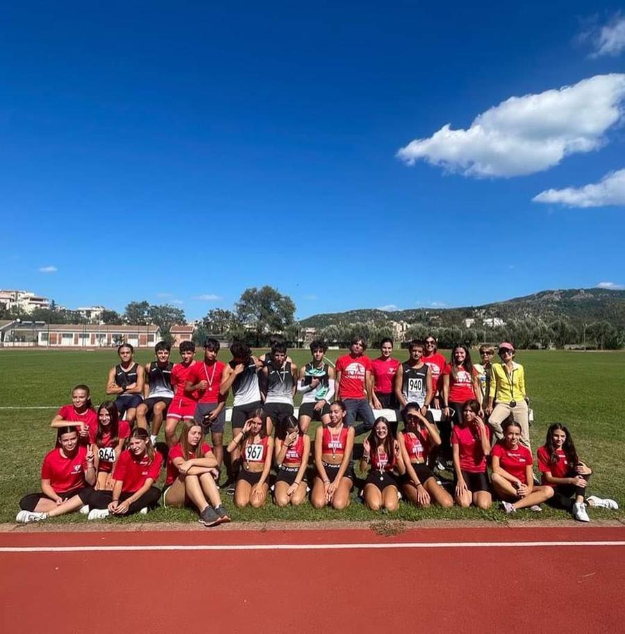 Ecco i baby campioni sulle orme di Tortu: l’Atletica Olbia domina nelle staffette regionali