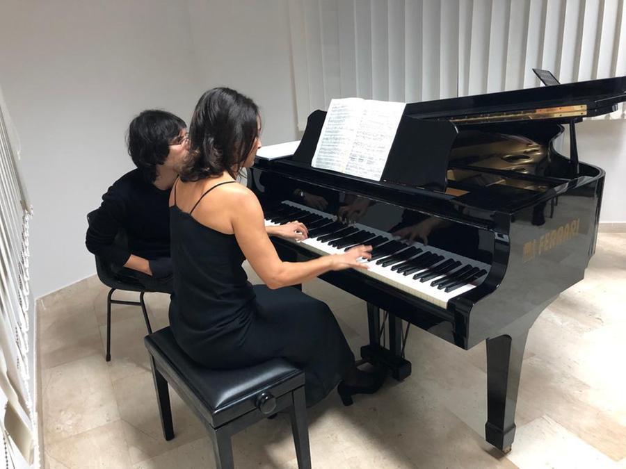 
	Una lezione alla scuola civica di musica

