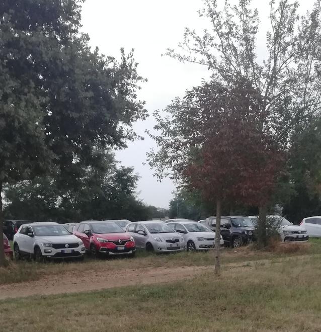 Villa Levi, petizione antidegrado: «Noi, obbligati a sigillarci in casa»<br type="_moz" />
