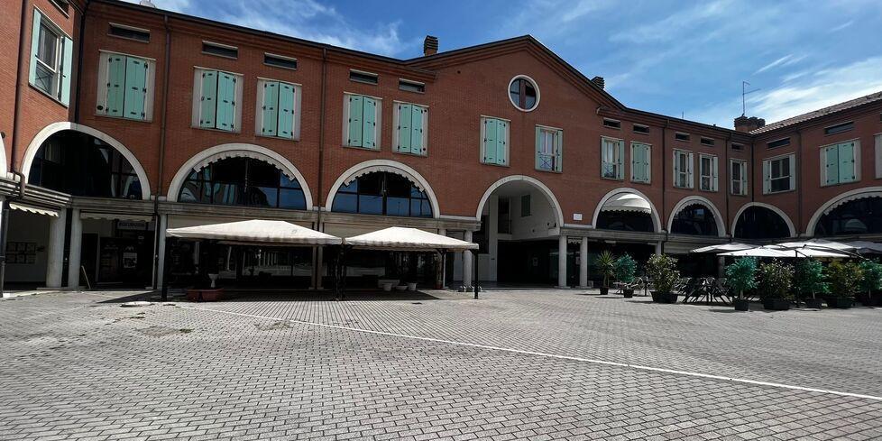 Campogalliano, l'ordinanza anti-calcio in piazza: «Pallone strappato dalle mani di mio figlio di 9 anni»