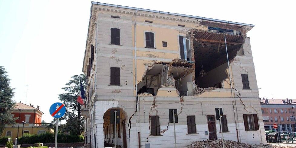 Sant’Agostino, terremoto e ricostruzione: «Ridateci 300mila euro»