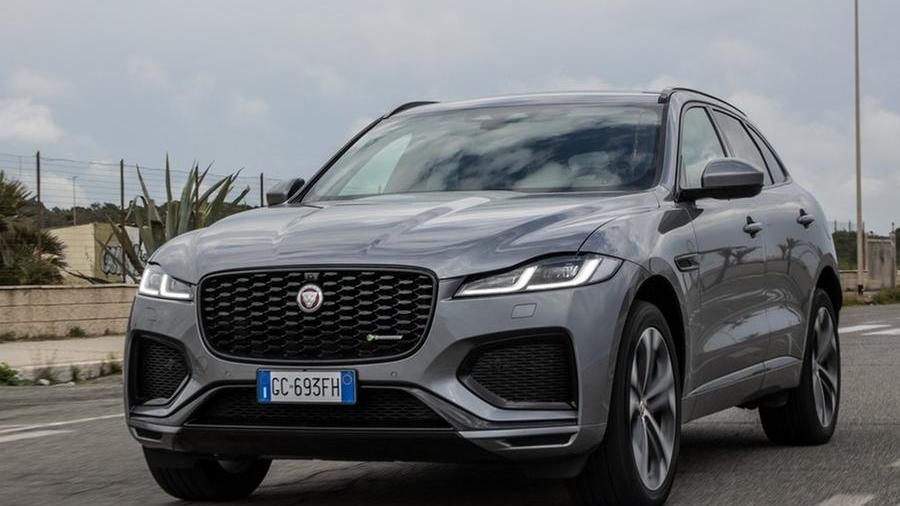 Prato, tentano di rubare una Jaguar e finiscono in manette