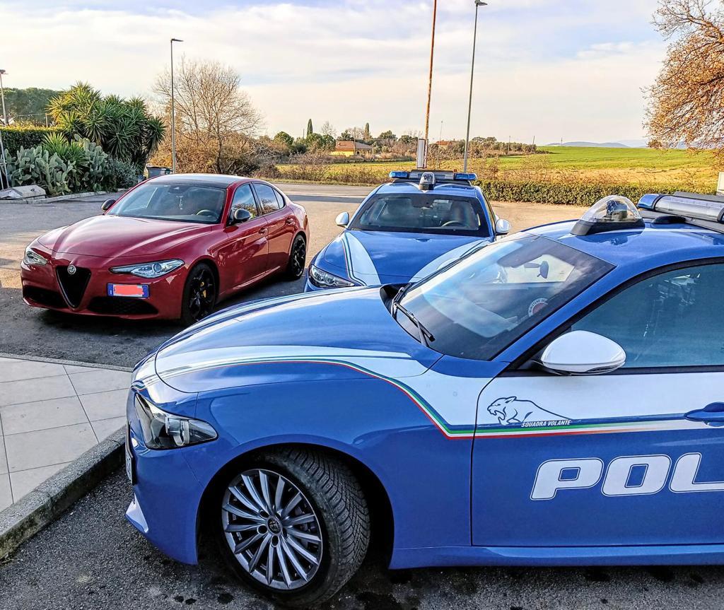 Pontedera, folle fuga in auto tra le case: la vecchia Punto apparsa sui social e l’inseguimento di tre ragazzi