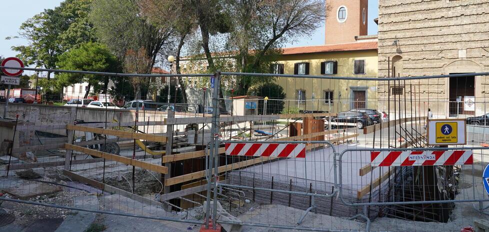 Livorno, tre mesi per spostare i tubi in viale Caprera poi il fosso avrà il suo ponte