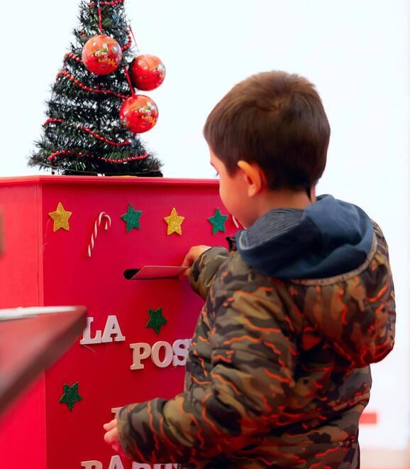 Viareggio, il Villaggio di Babbo Natale sbarca in piazza D’Azeglio e torna la pista di pattinaggio